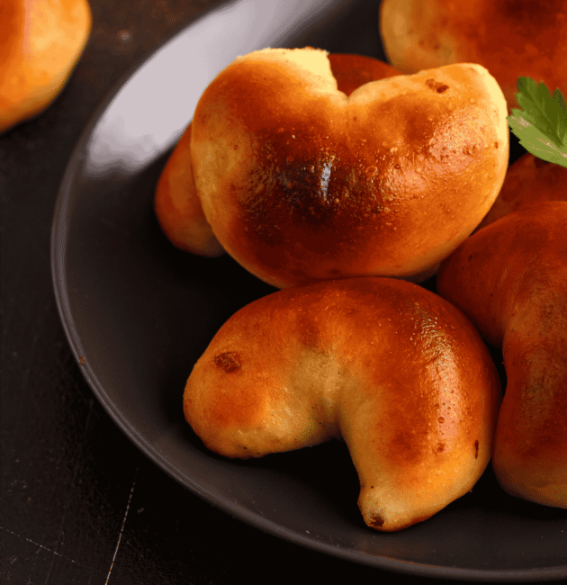Speķa pīrāgi (Bacon Buns)